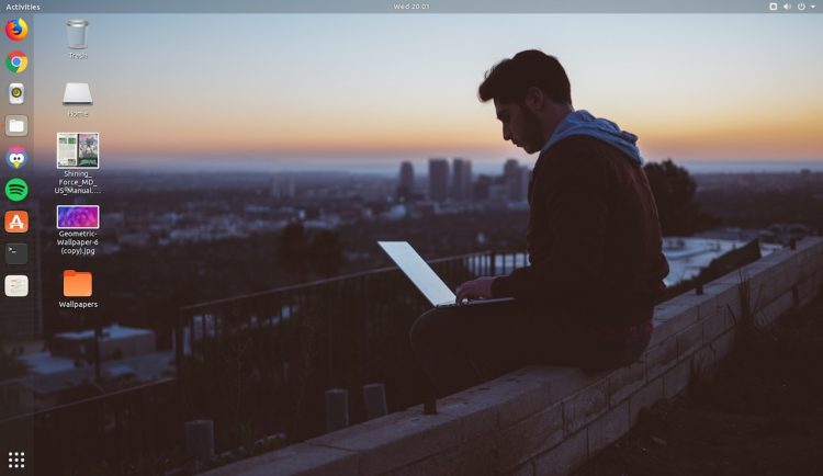 the ubuntu desktop with desktop icons