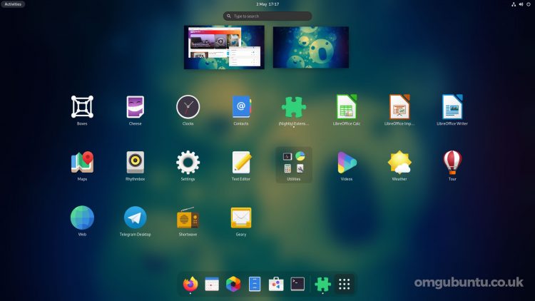 GNOME 40 with blur in the apps grid