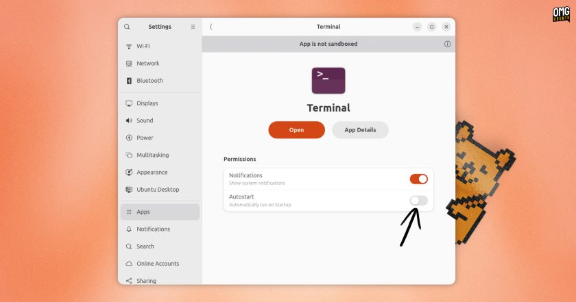 Ubuntu 25.10 Settings app with arrow pointing to autostart toggle on application listing panel.